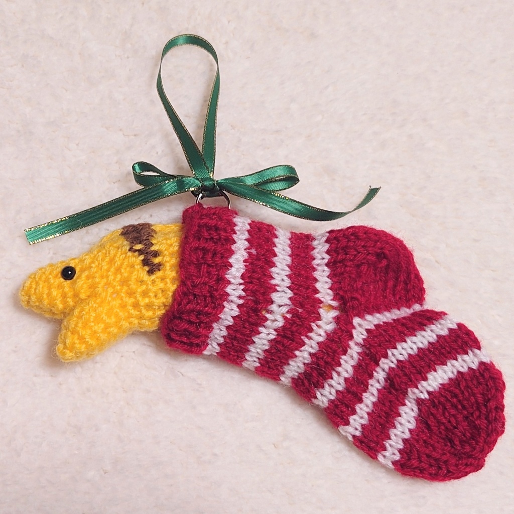 くつしたうつぼ（赤地に白ボーダー靴下）