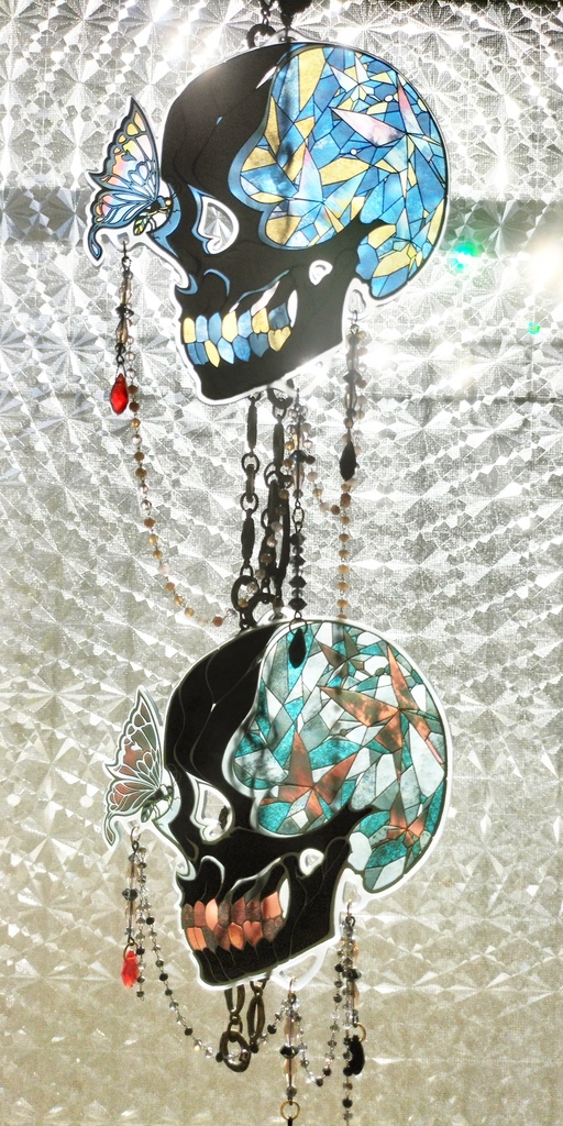 ステンドグラス風骸骨アクキー