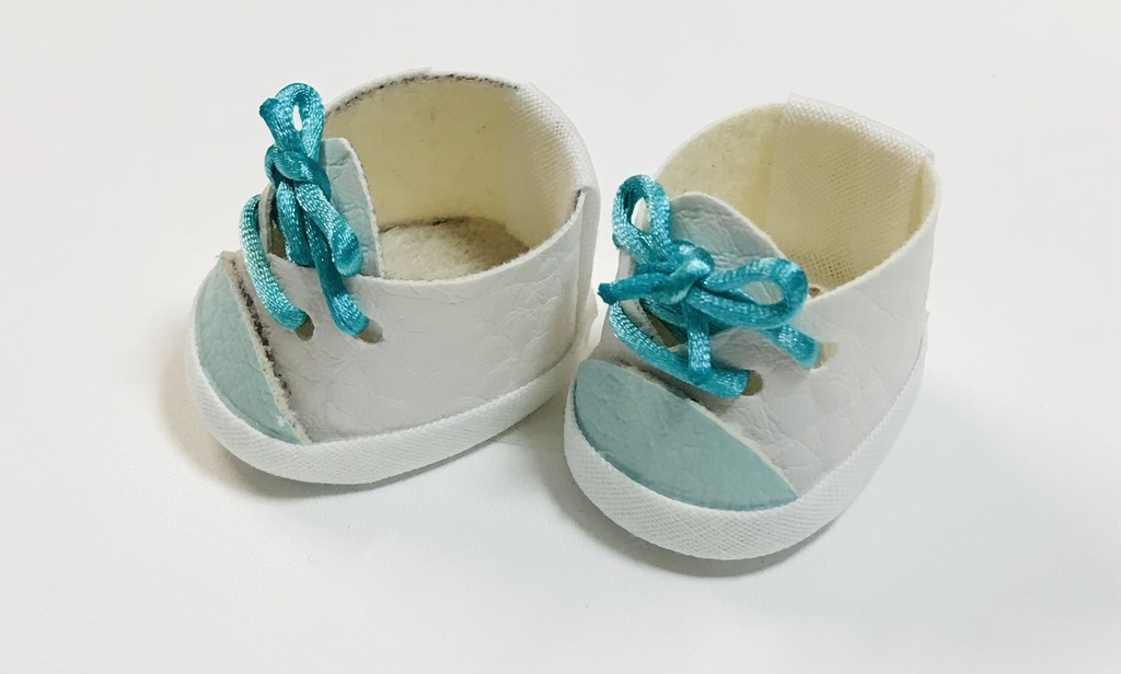 自立します☆ ぬい靴 白地×水色ひもC