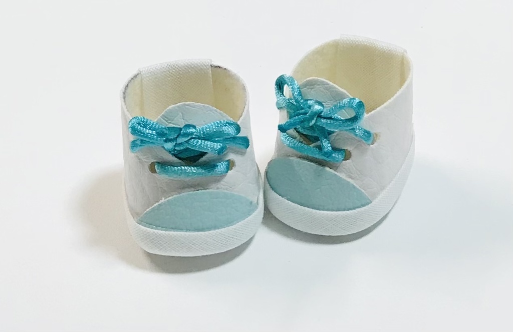 自立します☆ ぬい靴 白地×水色ひもC