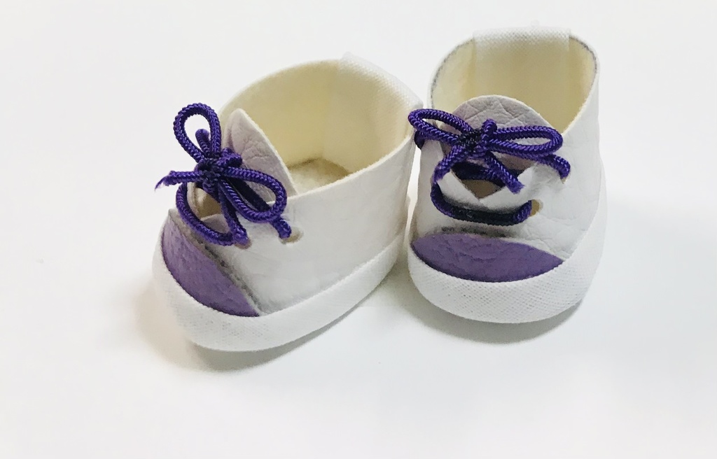 自立します☆ ぬい靴 白地×紫ひもC