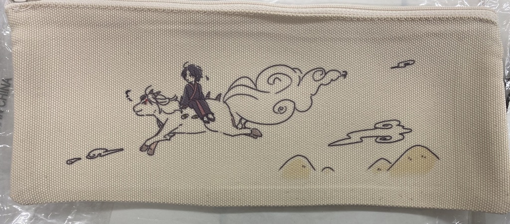 しろおにちゃんが飛んでるペン入れ