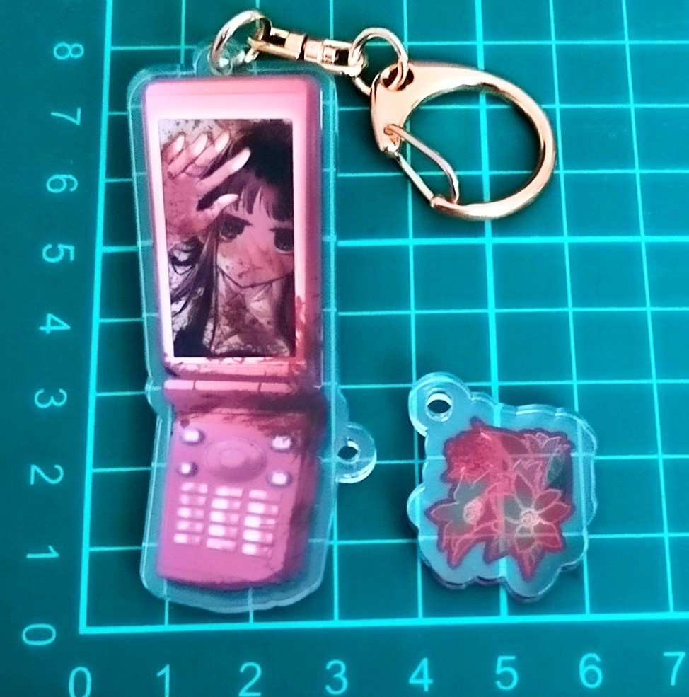 ざくろガラケー型アクキー📱柘榴ストラップ付き