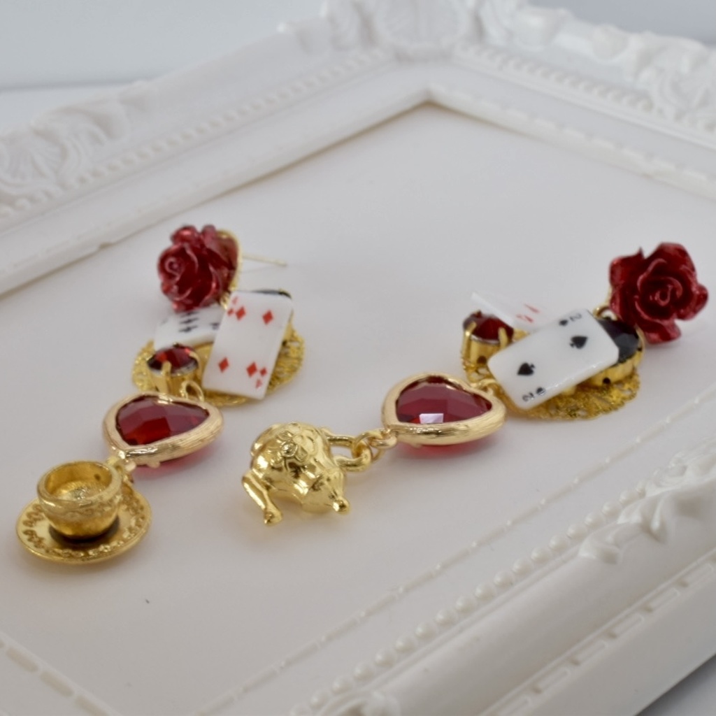 【ツイステ】ハーツラビュル 薔薇とトランプの片耳用ピアス