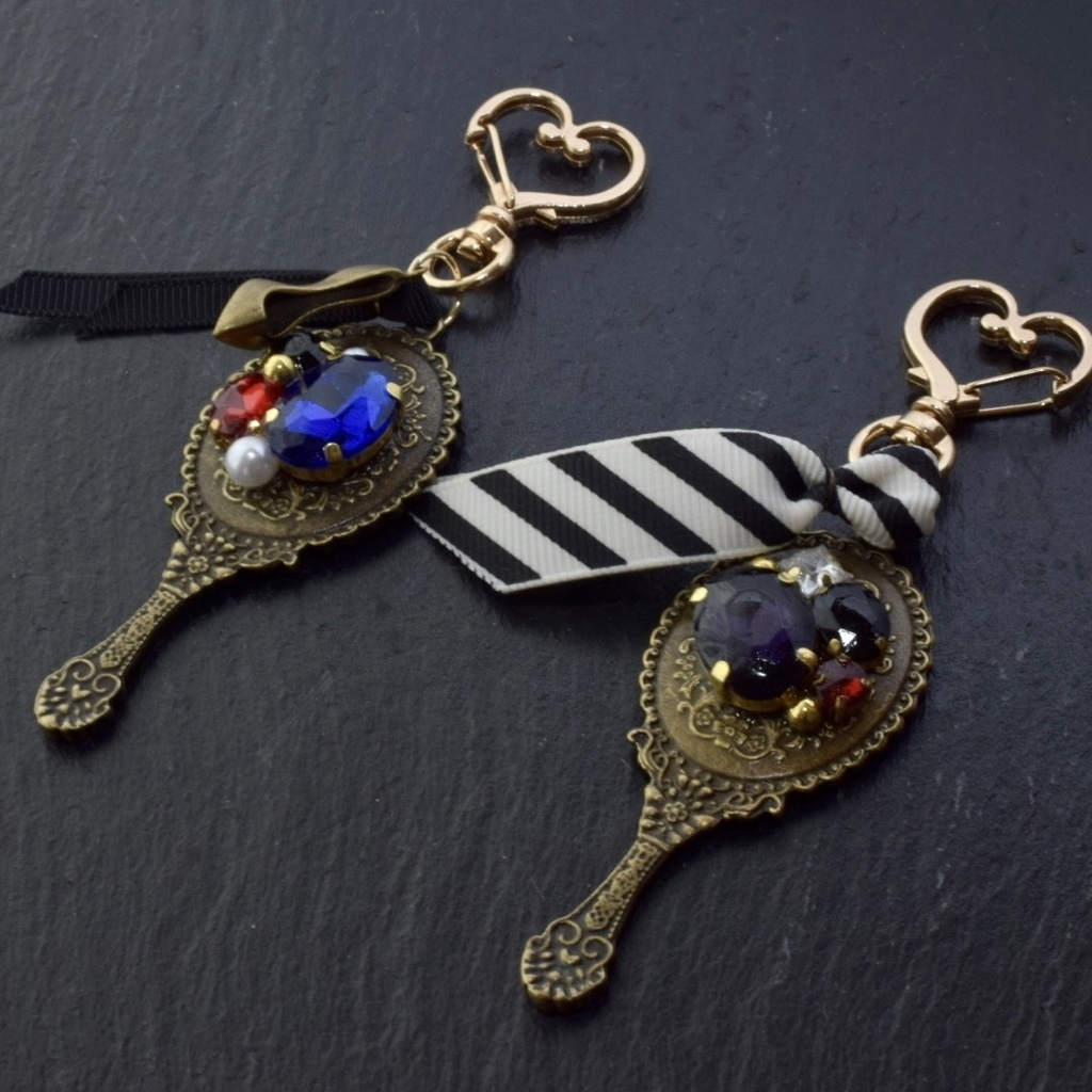 【ツイステ】ポムフィオーレ ミラー チャーム