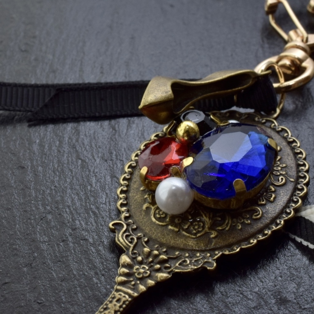 【ツイステ】ポムフィオーレ ミラー チャーム