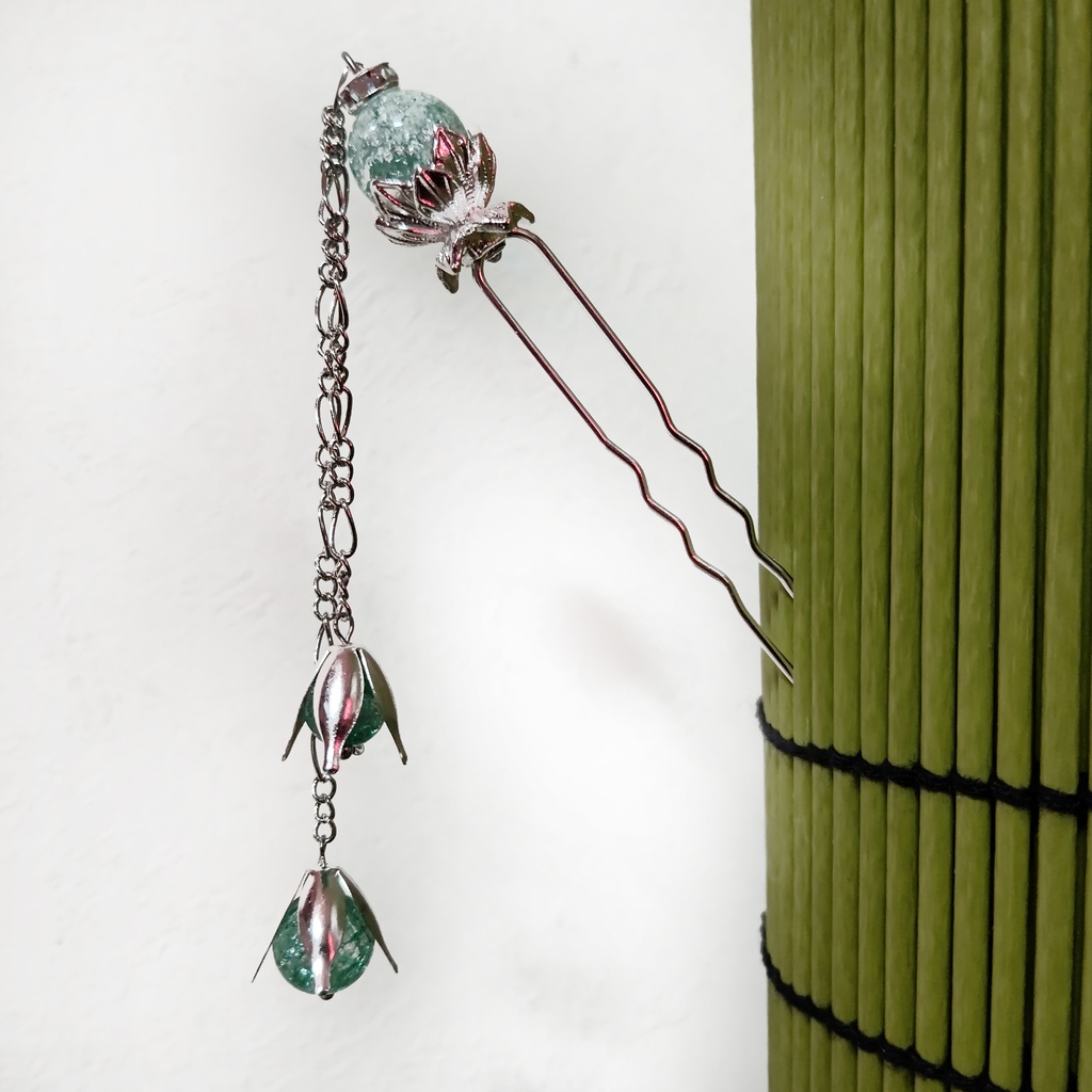 蓮花の2本足簪 クラックグリーンクリスタル(クラック水晶)シルバーカラー