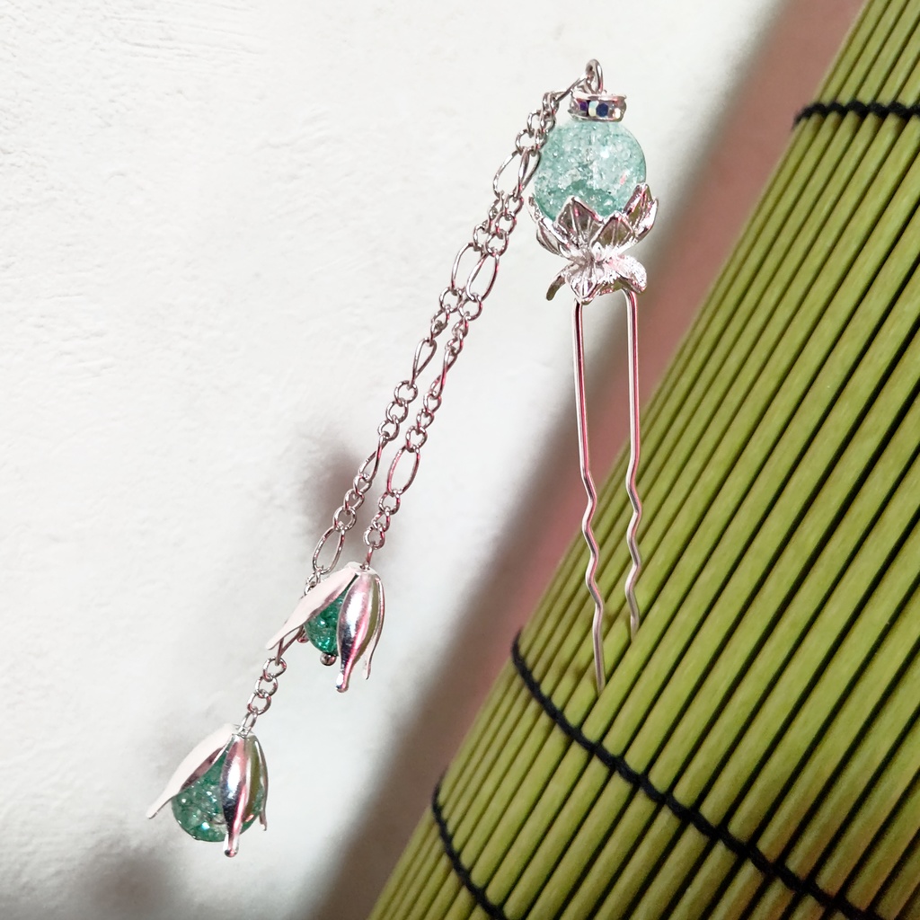 蓮花の2本足簪 クラックグリーンクリスタル(クラック水晶)シルバーカラー