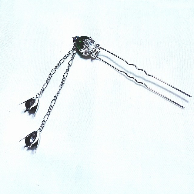 蓮花の2本足簪 クラックグリーンクリスタル濃色(クラック水晶)シルバーカラー