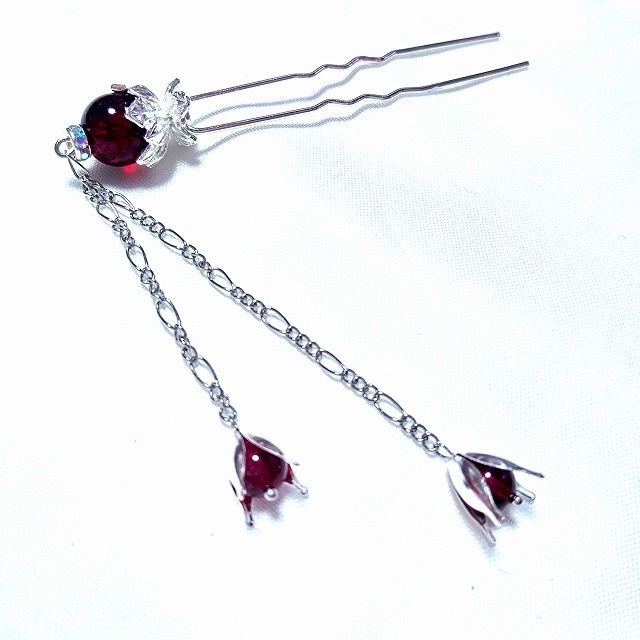 蓮花の2本足簪　クラックレッドクリスタル濃色（クラック水晶）シルバーカラー