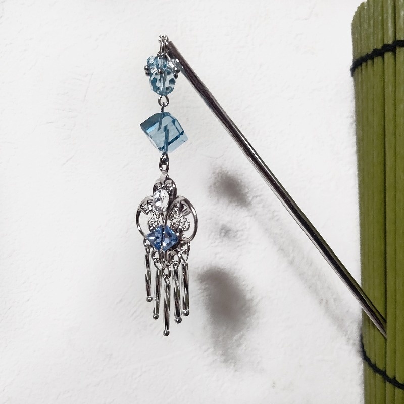 スワロフスキークリスタルの簪 ブルー系シルバーカラー