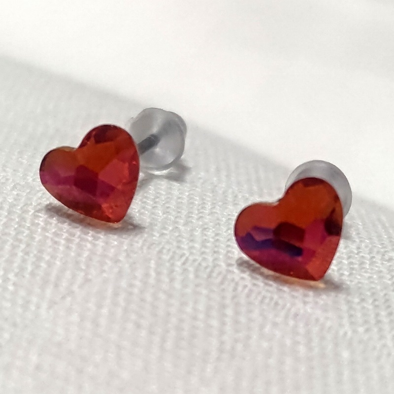 スワロフスキーのハートピアス サージカルステンレス