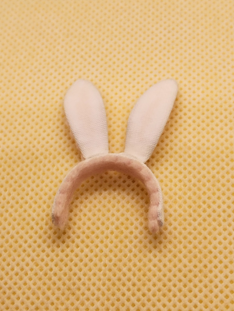 1/12　うさ耳カチューシャ