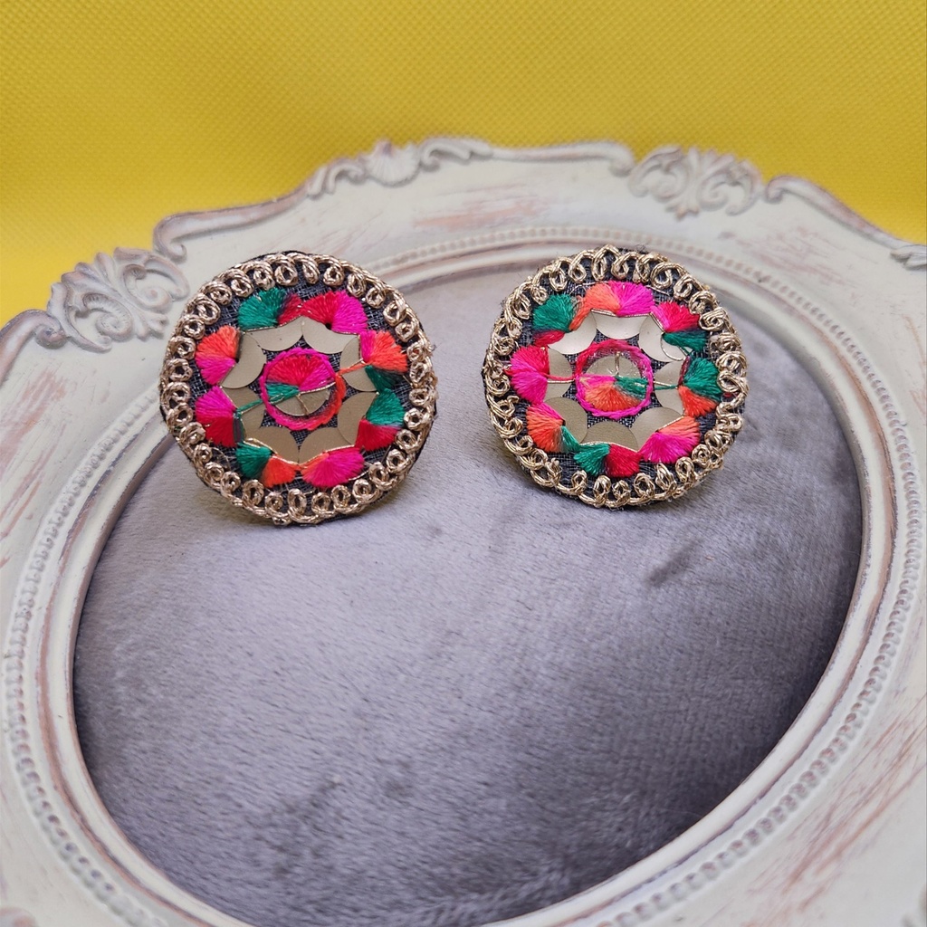 インド刺繍モチーフのイヤリング(ピアス)