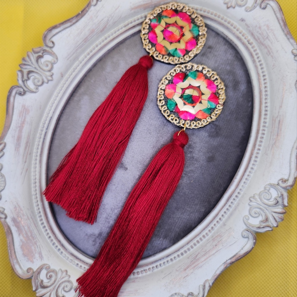 インド刺繍モチーフとワインレッドタッセルのイヤリング(ピアス)