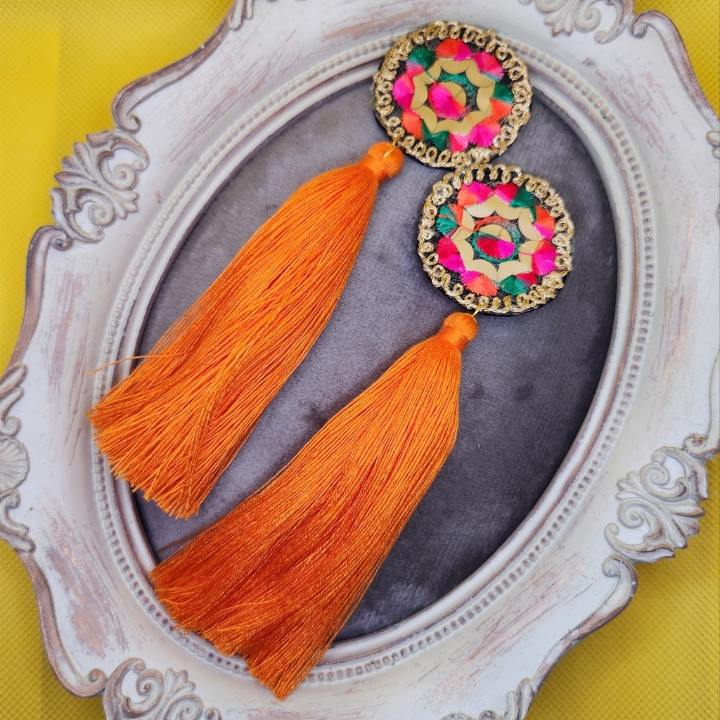 インド刺繍モチーフとオレンジタッセルのイヤリング(ピアス)