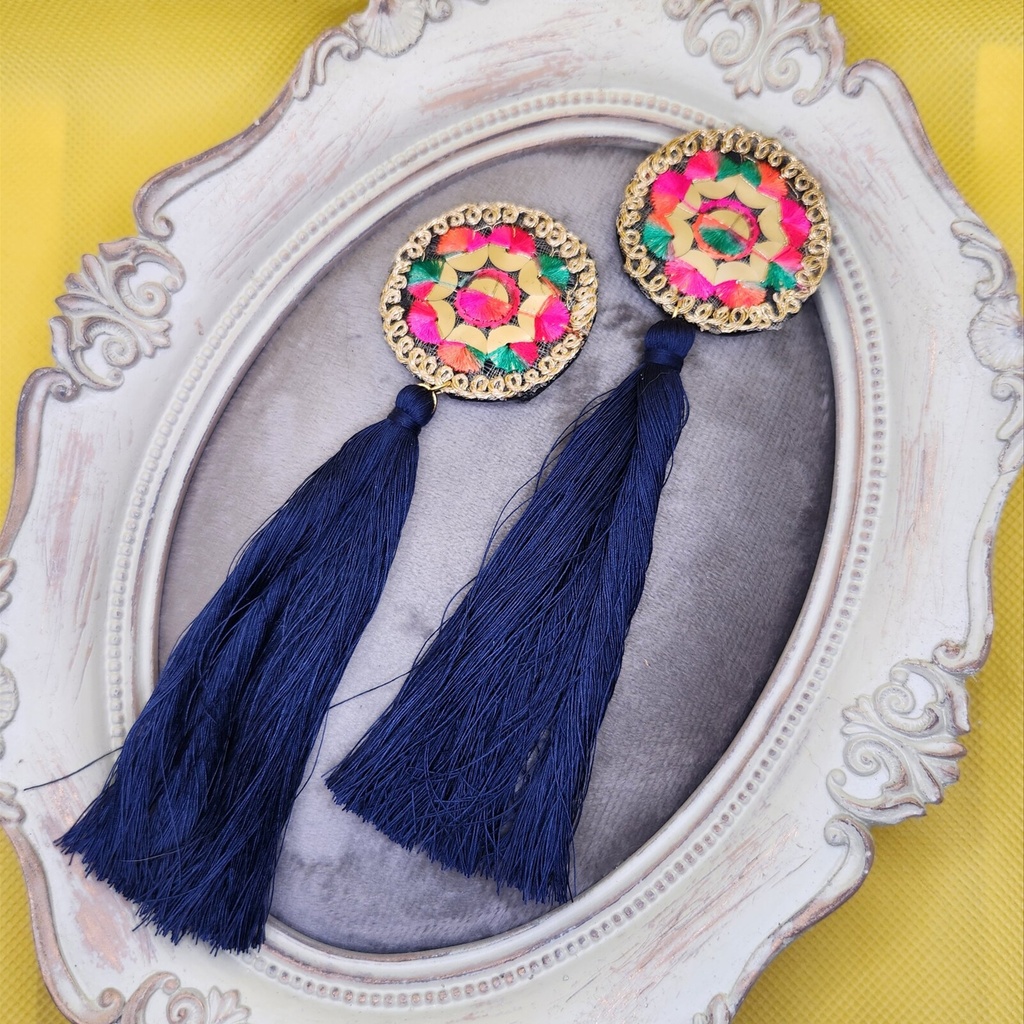 インド刺繍モチーフとブルーロングタッセルのイヤリング(ピアス)
