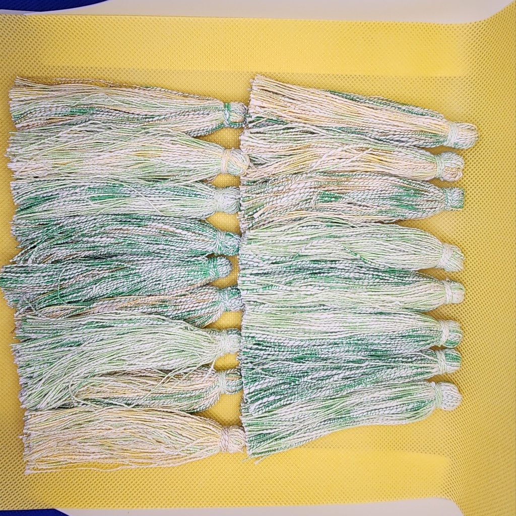 ロングタッセルパーツ　グリーン系グラデーション　約10cm