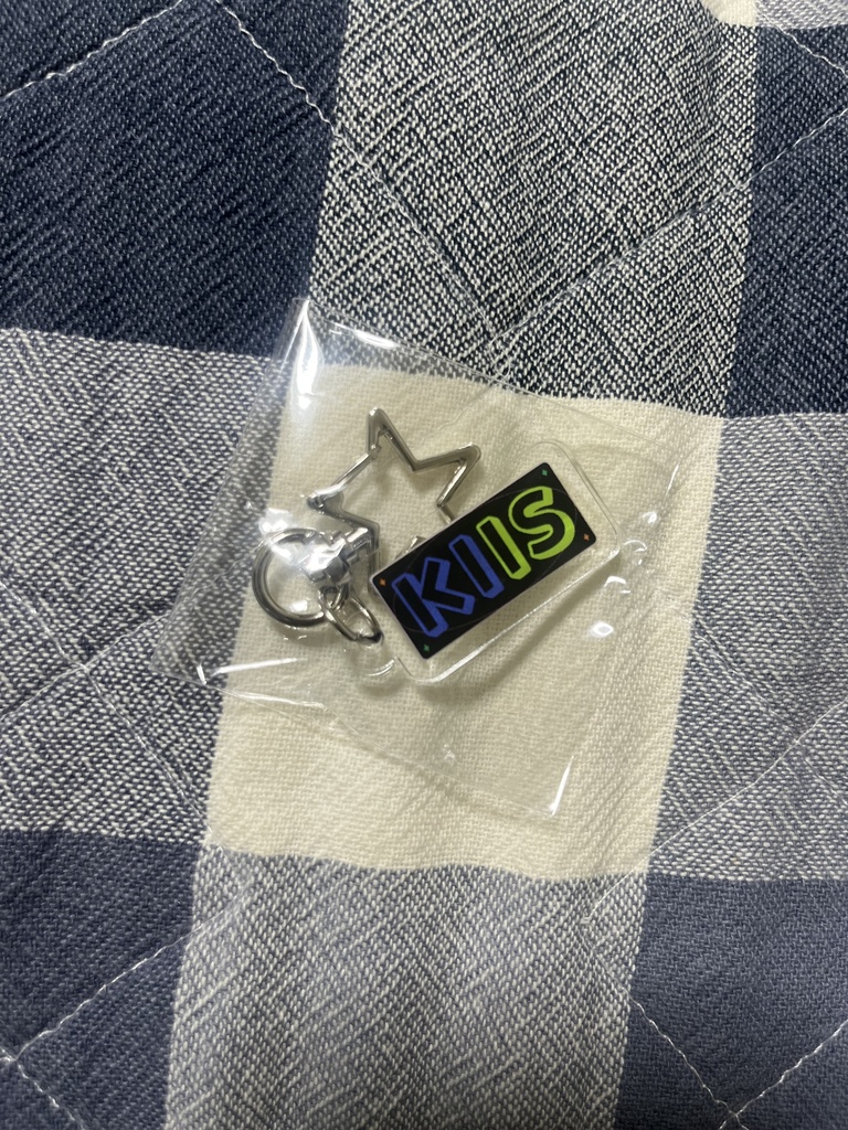 kiisロゴアクリルキーホルダー