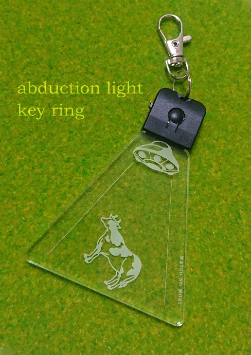 ＬＥＤライト付きアクリルキーホルダー　ver.「UFOと牛」