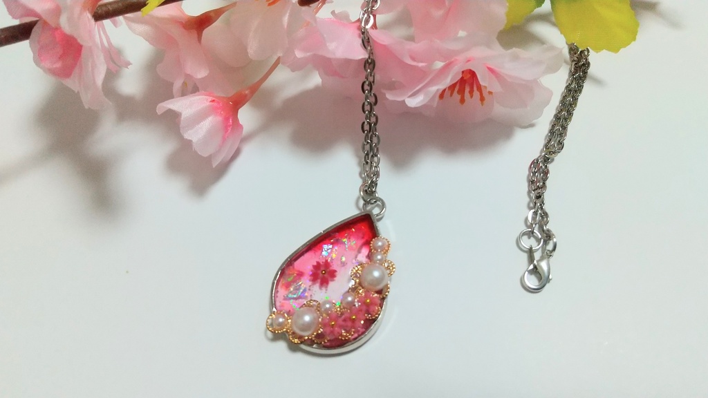 流れ桜のネックレス