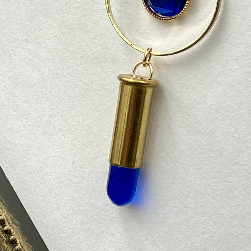 【片耳用 ピアス】レジンバレット /フープ【ロイヤルブルー】