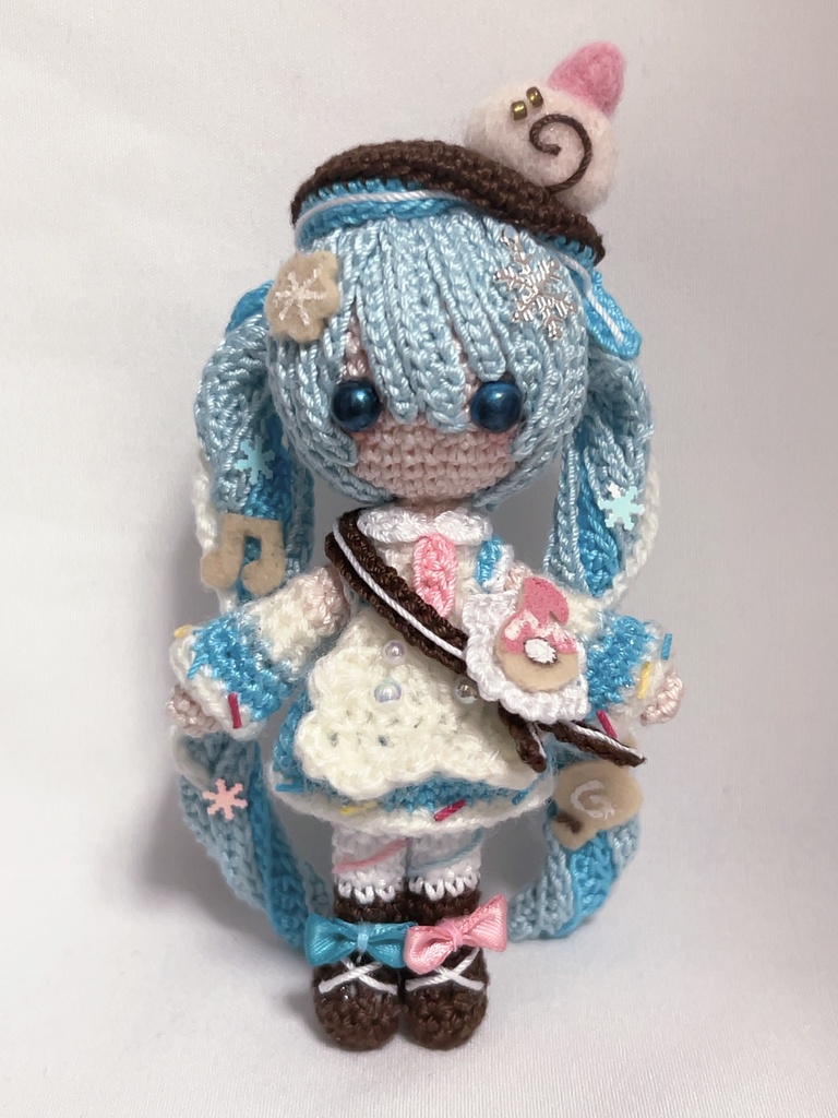 雪ミク2026のミクさんのあみぐるみ