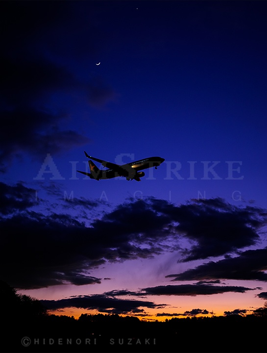 SKY737 Arrival in Magic Hour