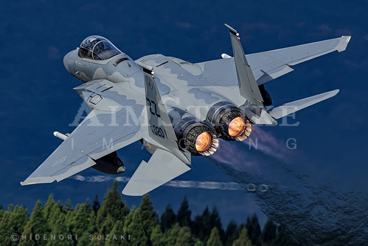 ZZ F-15C Rocking wings to say goodbye