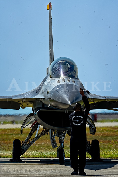 GE F110 starts while kicking up grass