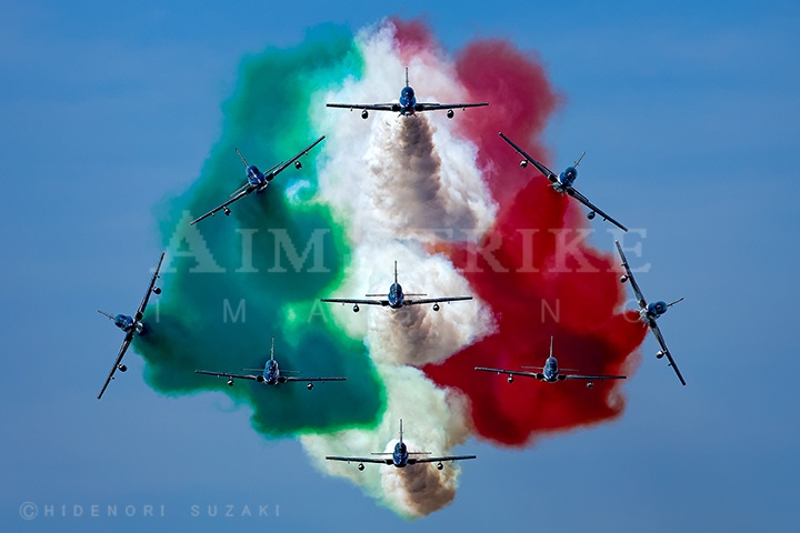 The moment of spread out in "Scintilla Tricolore"