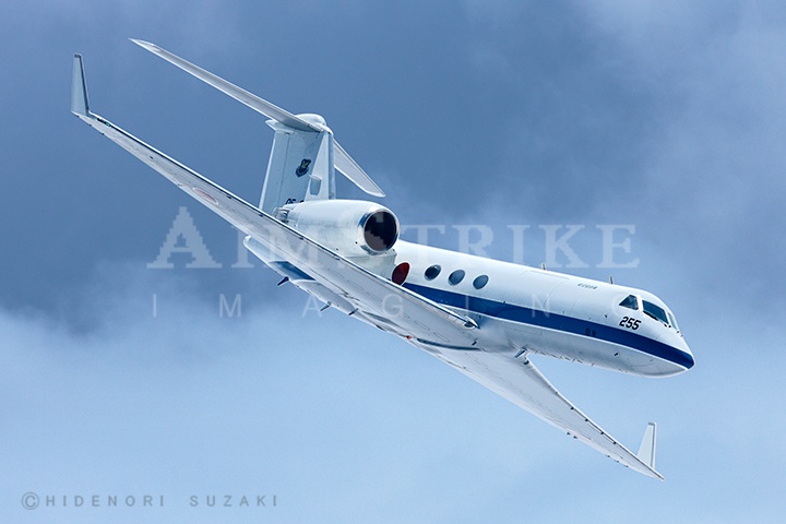 JASDF U-4 breaking away to the left