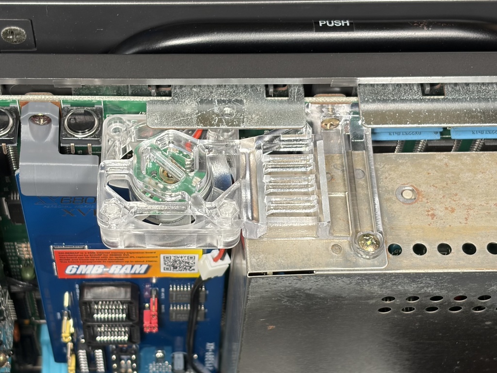 X68000 EXPERT/SUPER/XVI右タワー ファンブラケット