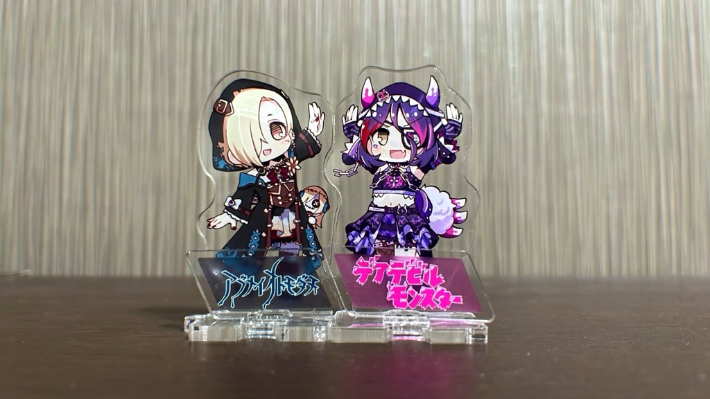 合体できるアクスタ:早坂美玲