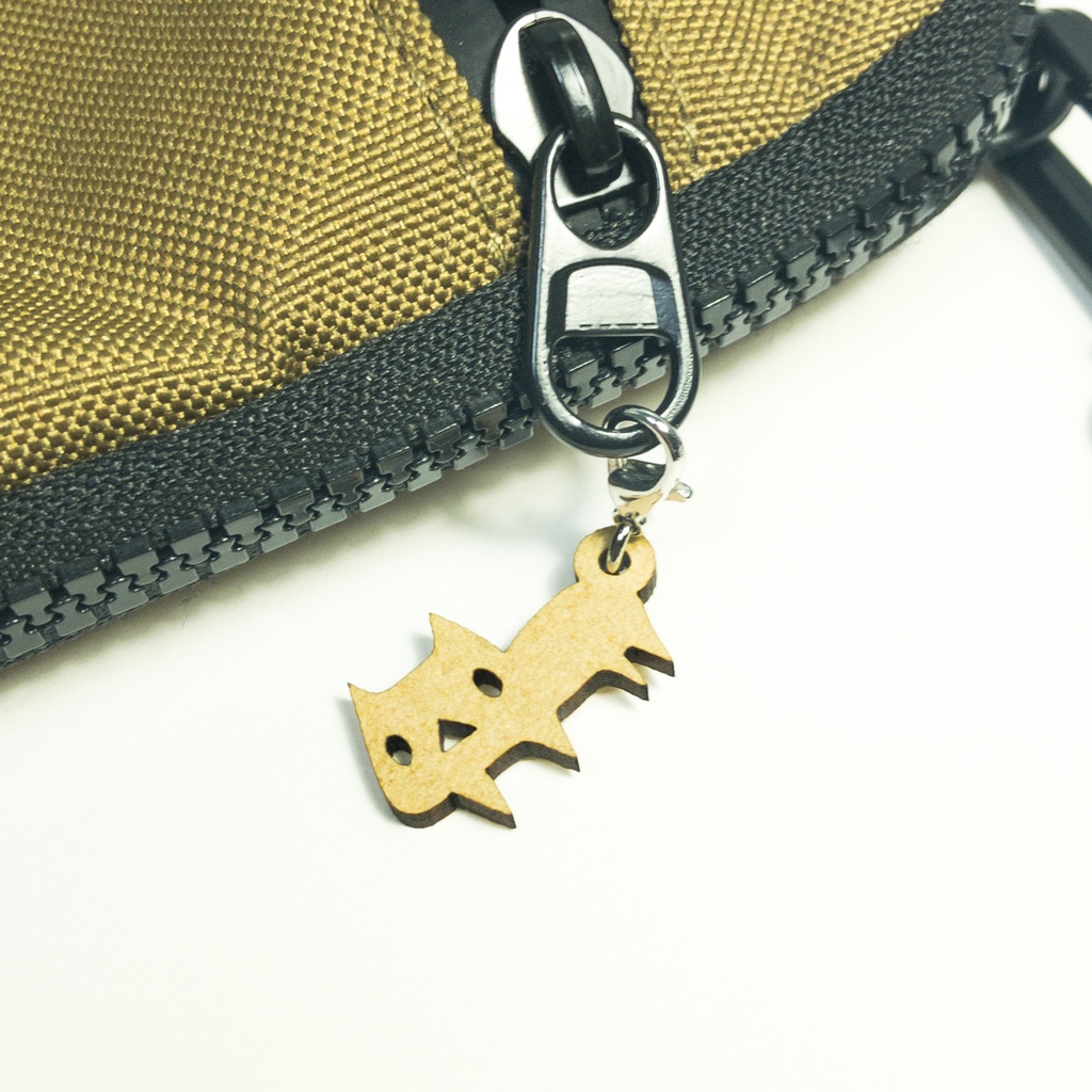 フックチャーム<木製ネコ>【1個】(あんしんBOOTHパック(匿名)で自宅から発送)