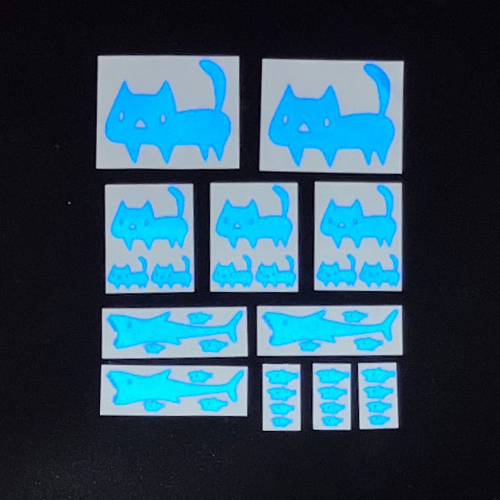 暗闇でライトの光を反射するステッカー<リフレクターステッカー>