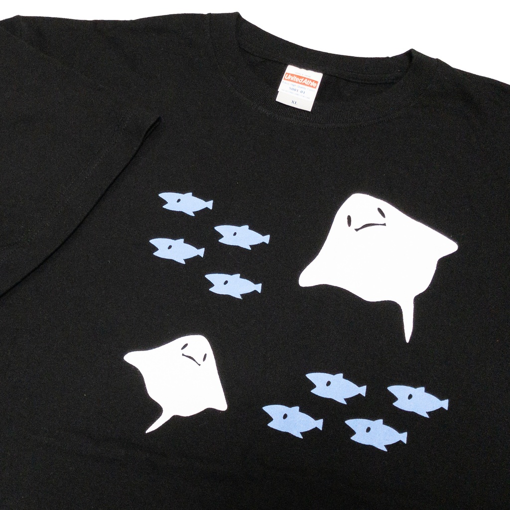 <綿100%>【M･L･XLサイズ】エイと魚 Tシャツ ブラック(BOOTHパック（匿名）で自宅から発送)