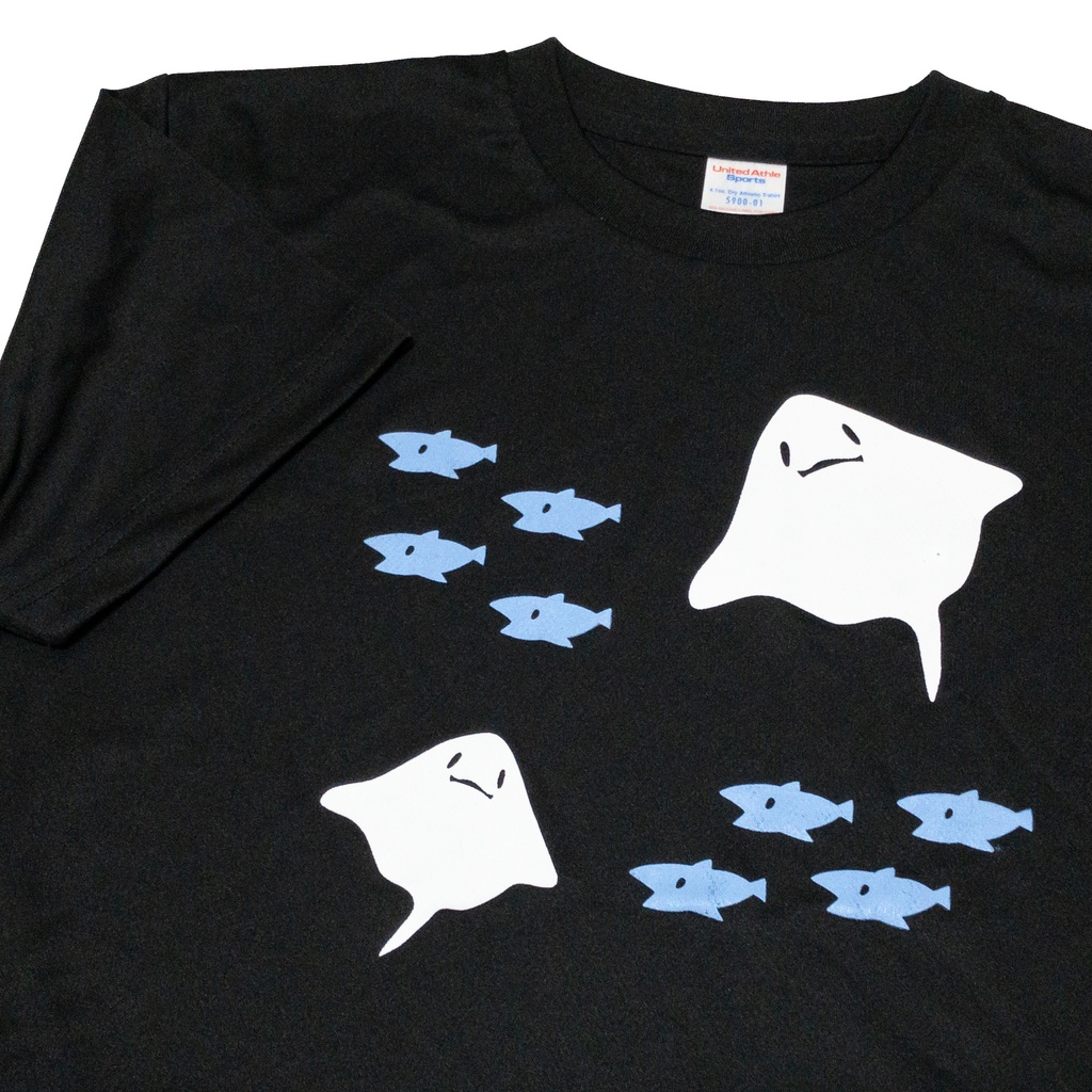 ★アウトレット★<速乾ドライ>【Mサイズ】エイと魚 Tシャツ【ブラック】(BOOTHパック（匿名）で自宅から発送)
