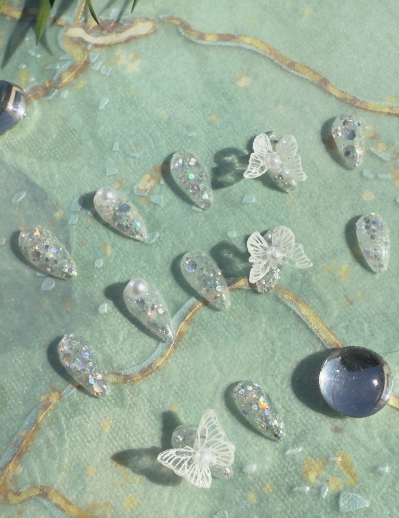 NO-44匿名発送ドール用ネイルチップ クリア蝶々