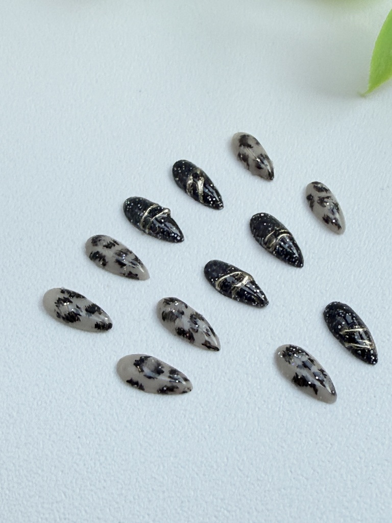 NO-45 ドール用ネイルチップ豹柄×ブラックラメ