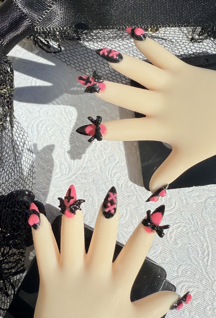 NO-47匿名発送ドールネイルチップ　小悪魔ピンク×ブラック