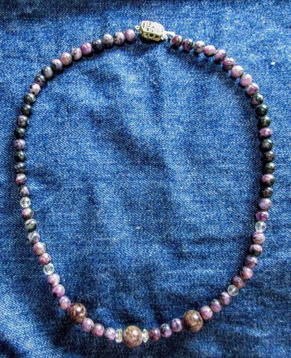 【ハンドメイド】ブラックチャロアイトデザインネックレス