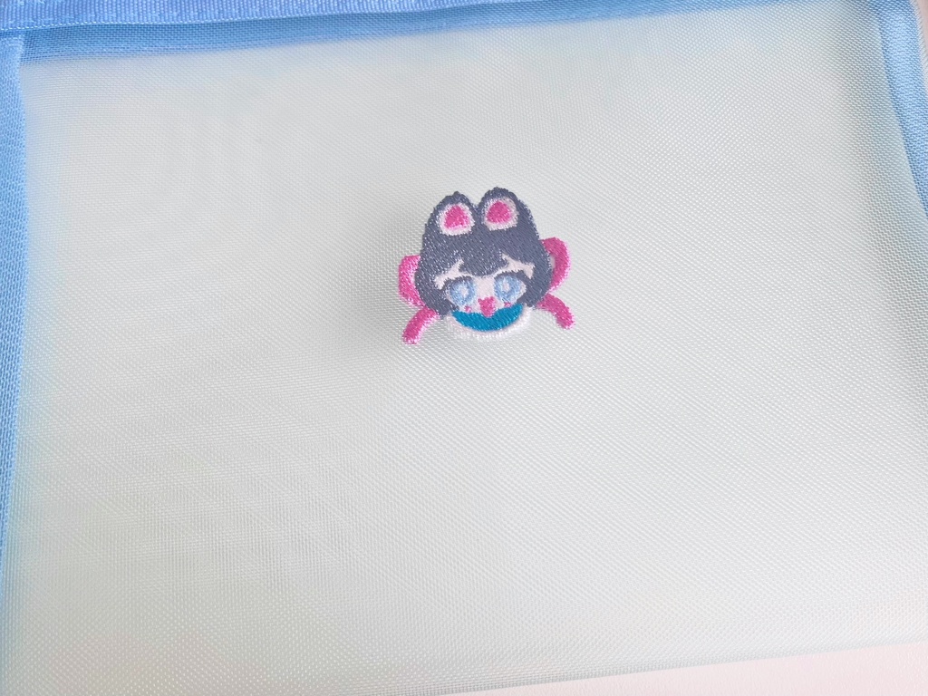 刺繍メッシュポーチ