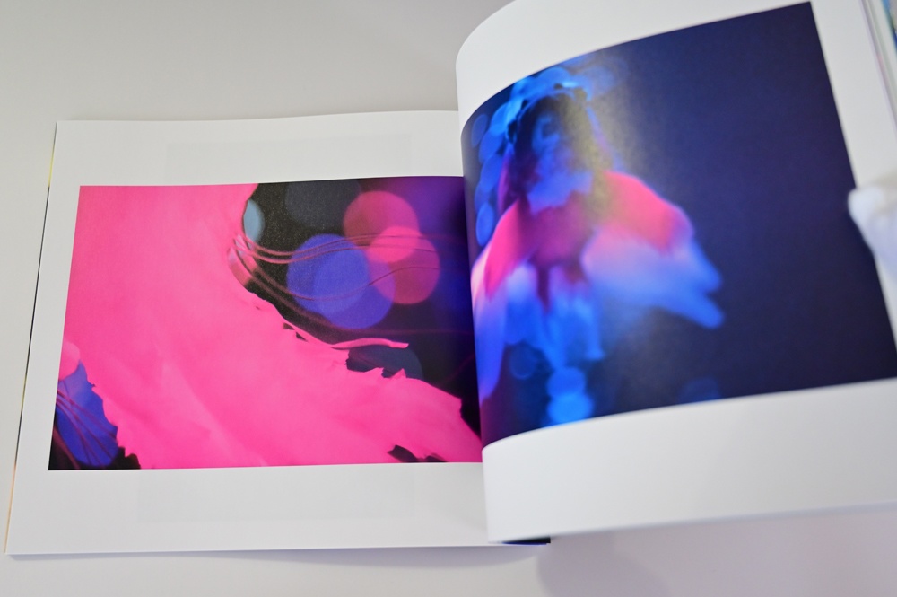 数量限定【オリジナルスリムケース付き】水咲奈々写真集「みずあかり」