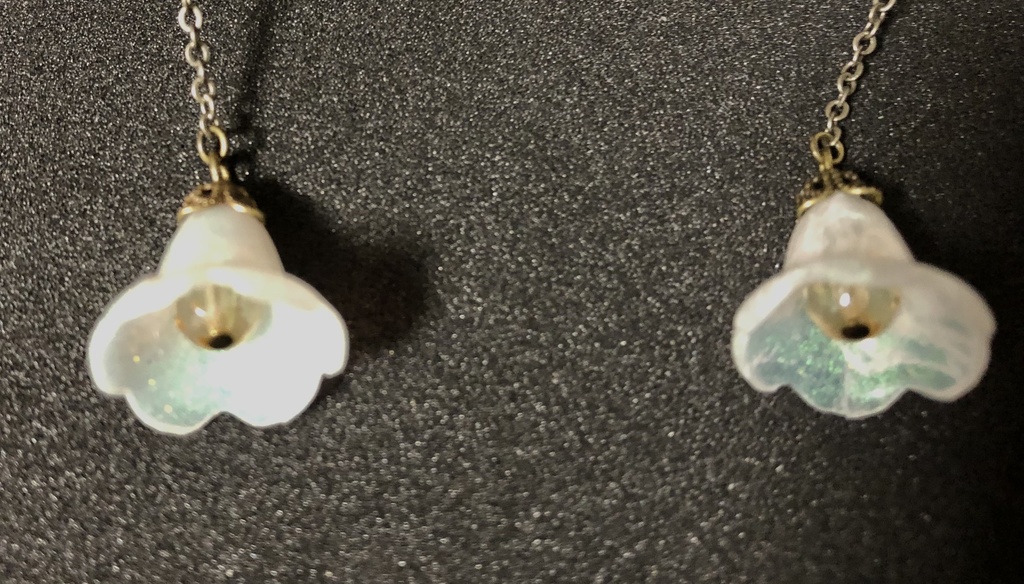 アンティーク風ペンダントライトピアス