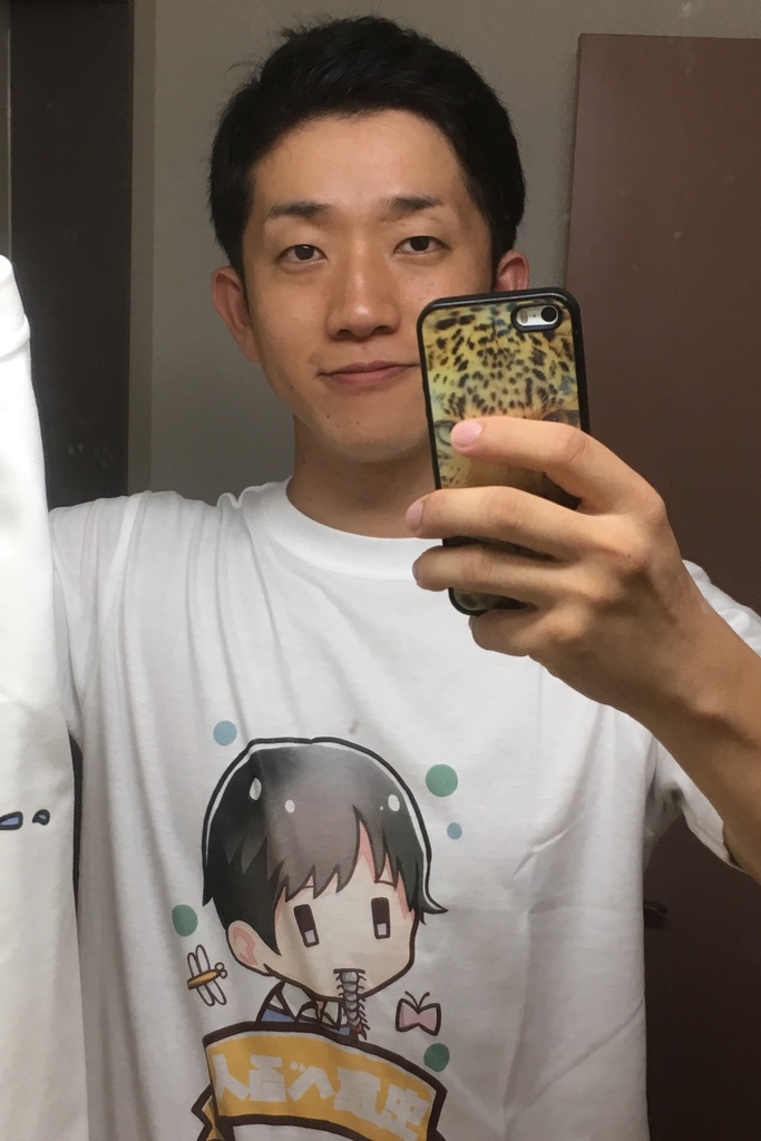虫食べる人Tシャツ