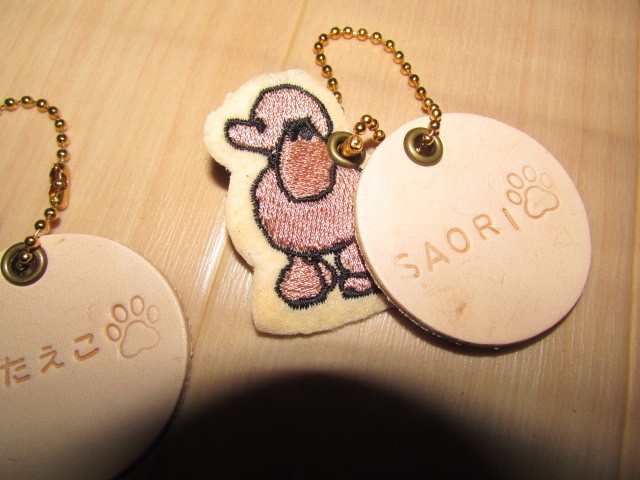 【名入れ】革ネームタグ付き刺繍キーホルダー