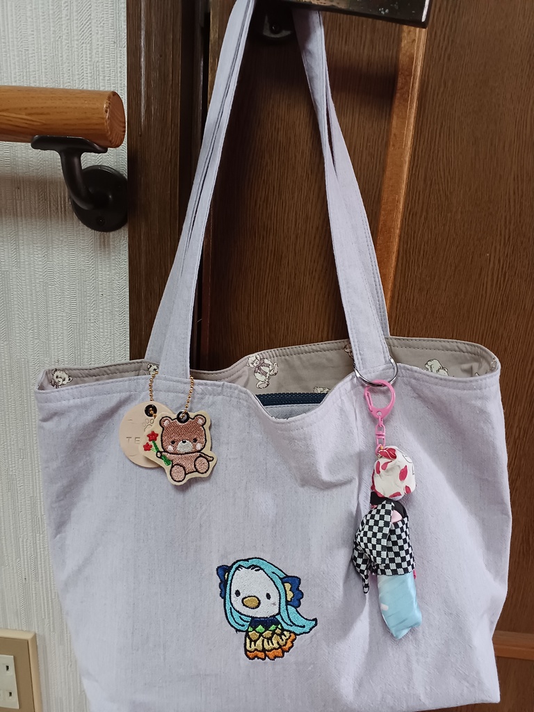 【名入れ】革ネームタグ付き刺繍キーホルダー