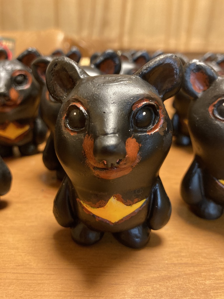 ツキノワグマのキャラメリゼのフィギュア