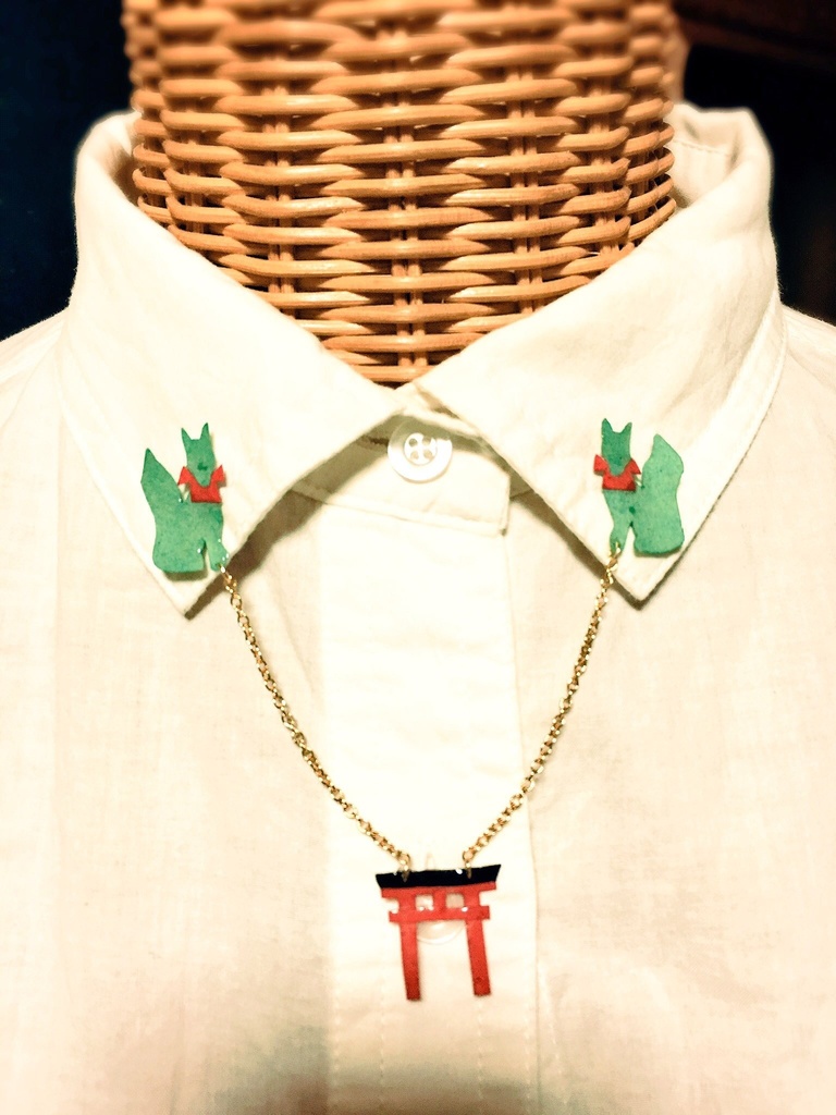 お稲荷様のピンブローチ